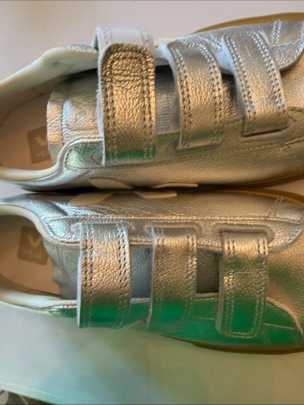 NWOB Veja Recife Silver Women Velcro sneakers 41/US 10